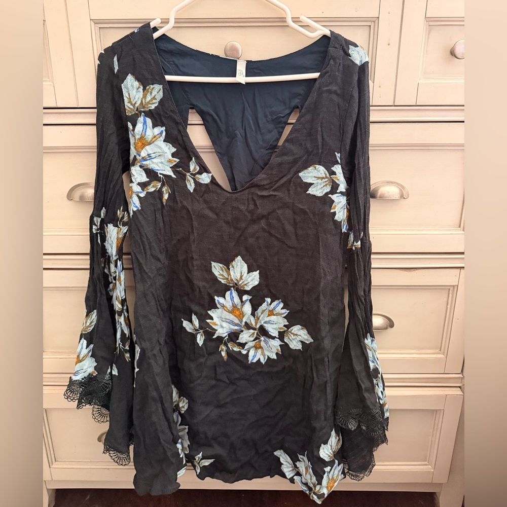 Free People Black Floral V-Neck Flared Sleeve Dress Size M